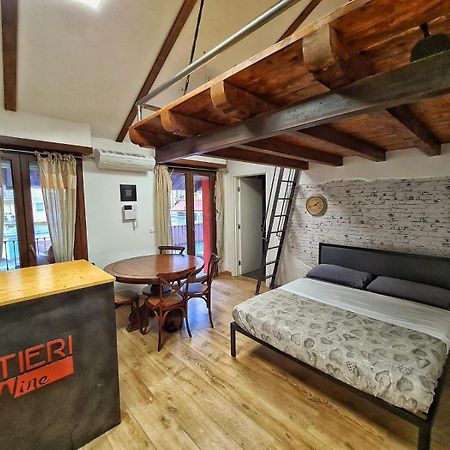Regis B&B Camere Centro Storico 基瓦索 外观 照片