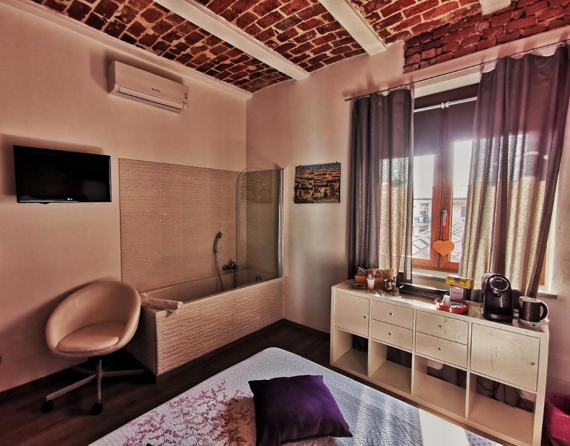 Regis B&B Camere Centro Storico 基瓦索 外观 照片