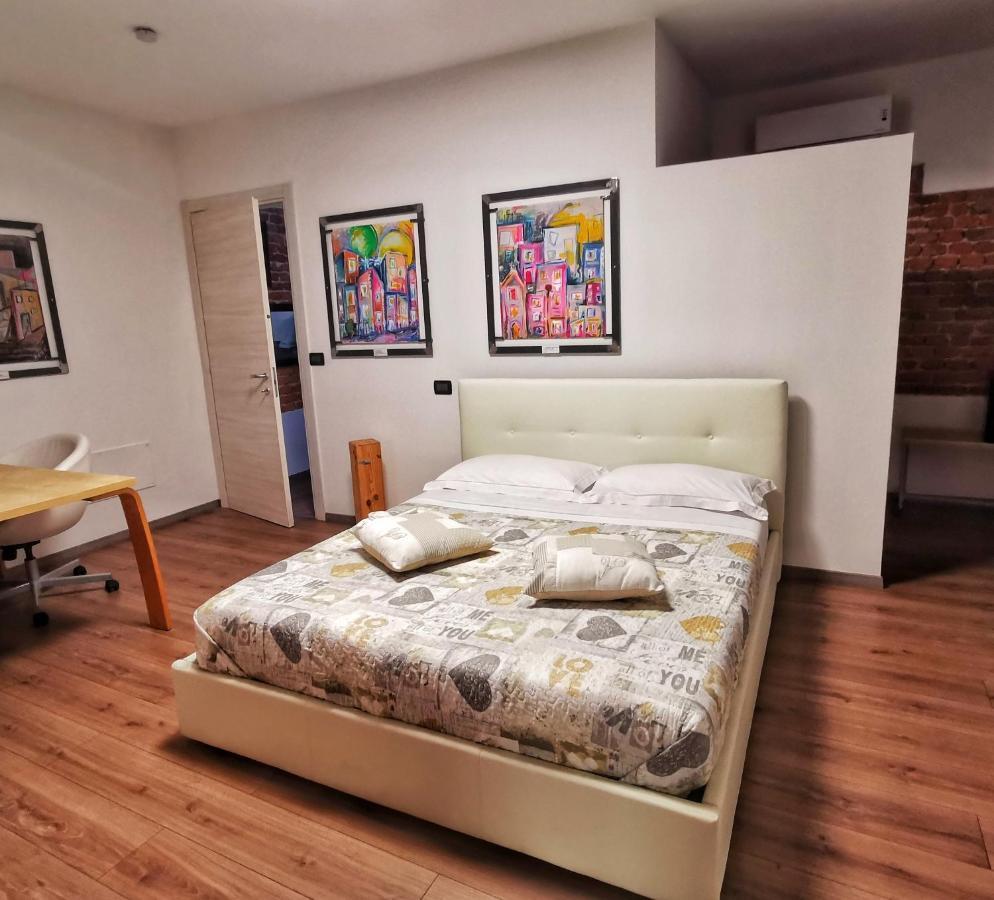 Regis B&B Camere Centro Storico 基瓦索 外观 照片