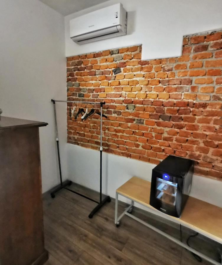 Regis B&B Camere Centro Storico 基瓦索 外观 照片